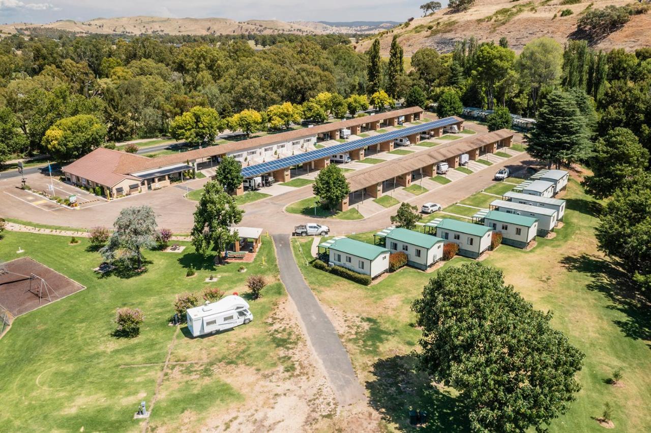 Gundagai Cabins&Tourist Park Bagian luar foto