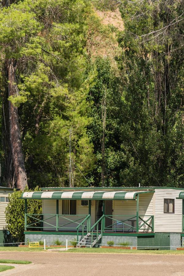 Gundagai Cabins&Tourist Park Bagian luar foto
