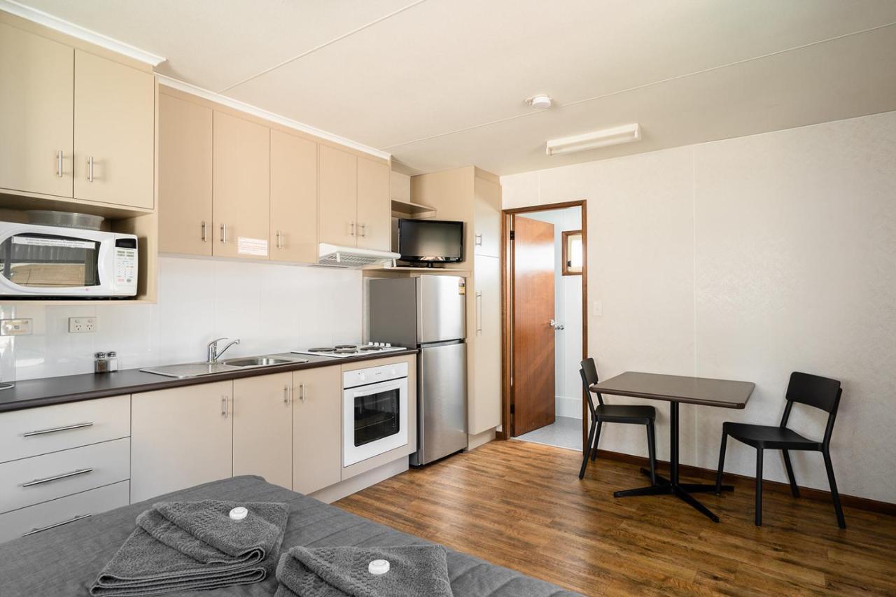 Gundagai Cabins&Tourist Park Bagian luar foto