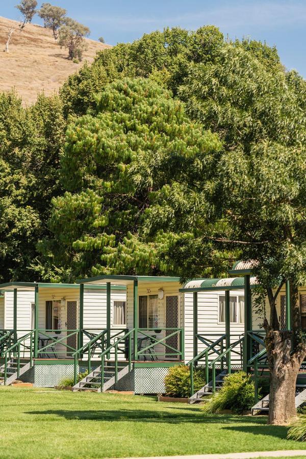 Gundagai Cabins&Tourist Park Bagian luar foto