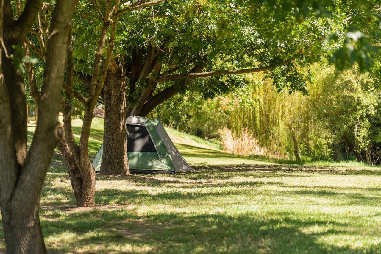 Gundagai Cabins&Tourist Park Bagian luar foto