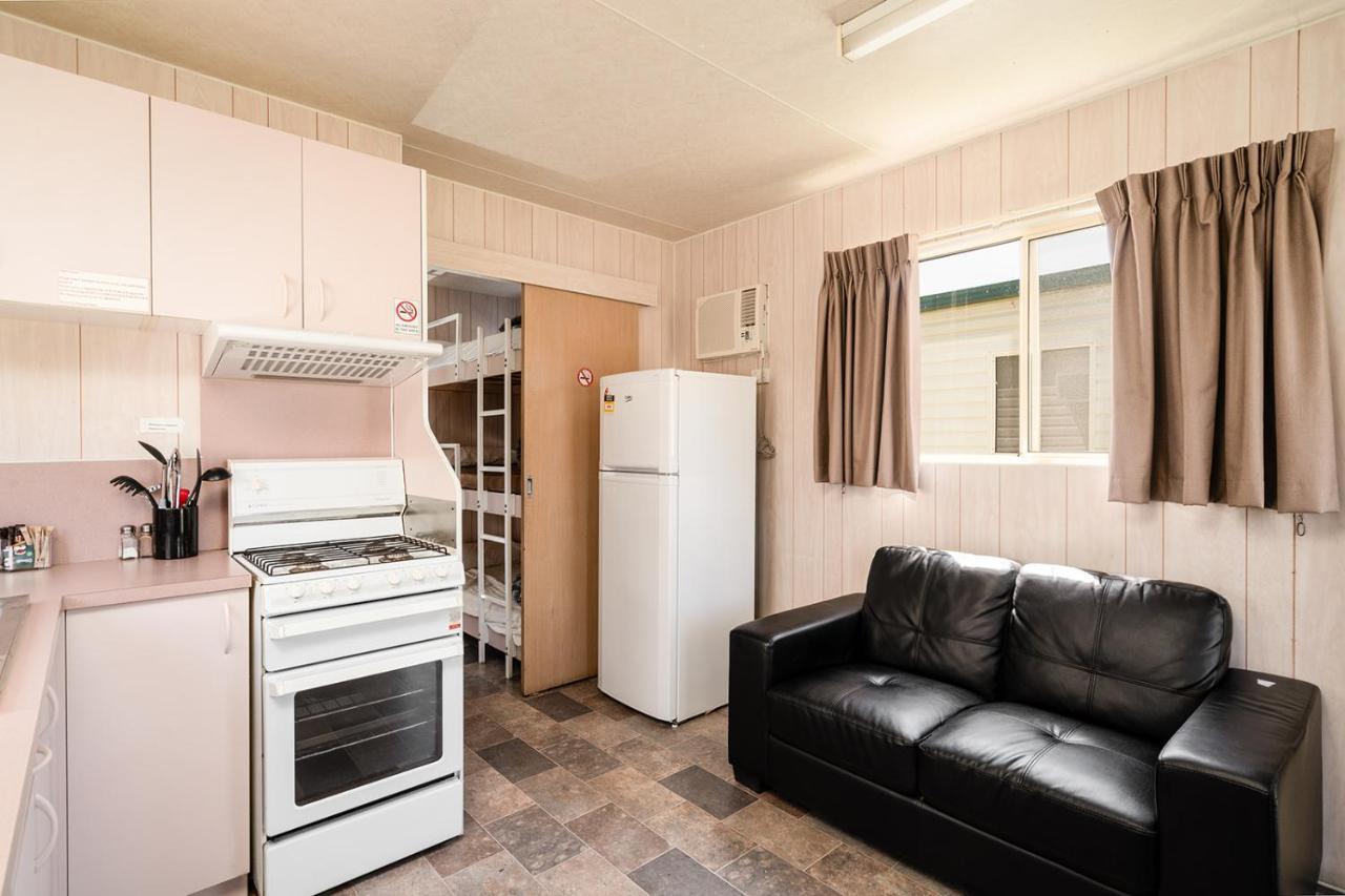Gundagai Cabins&Tourist Park Bagian luar foto