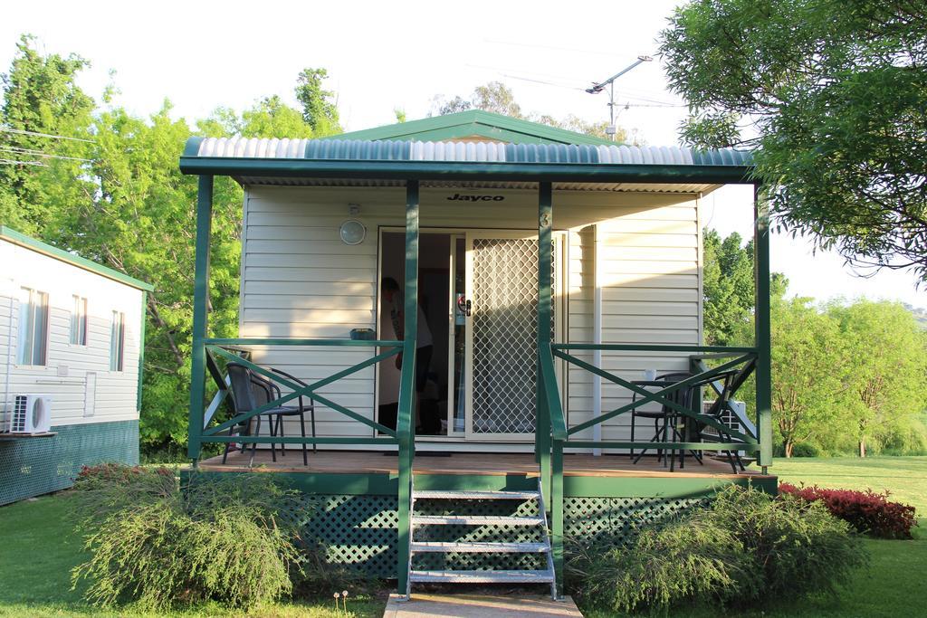 Gundagai Cabins&Tourist Park Bagian luar foto