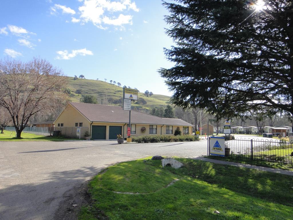 Gundagai Cabins&Tourist Park Bagian luar foto