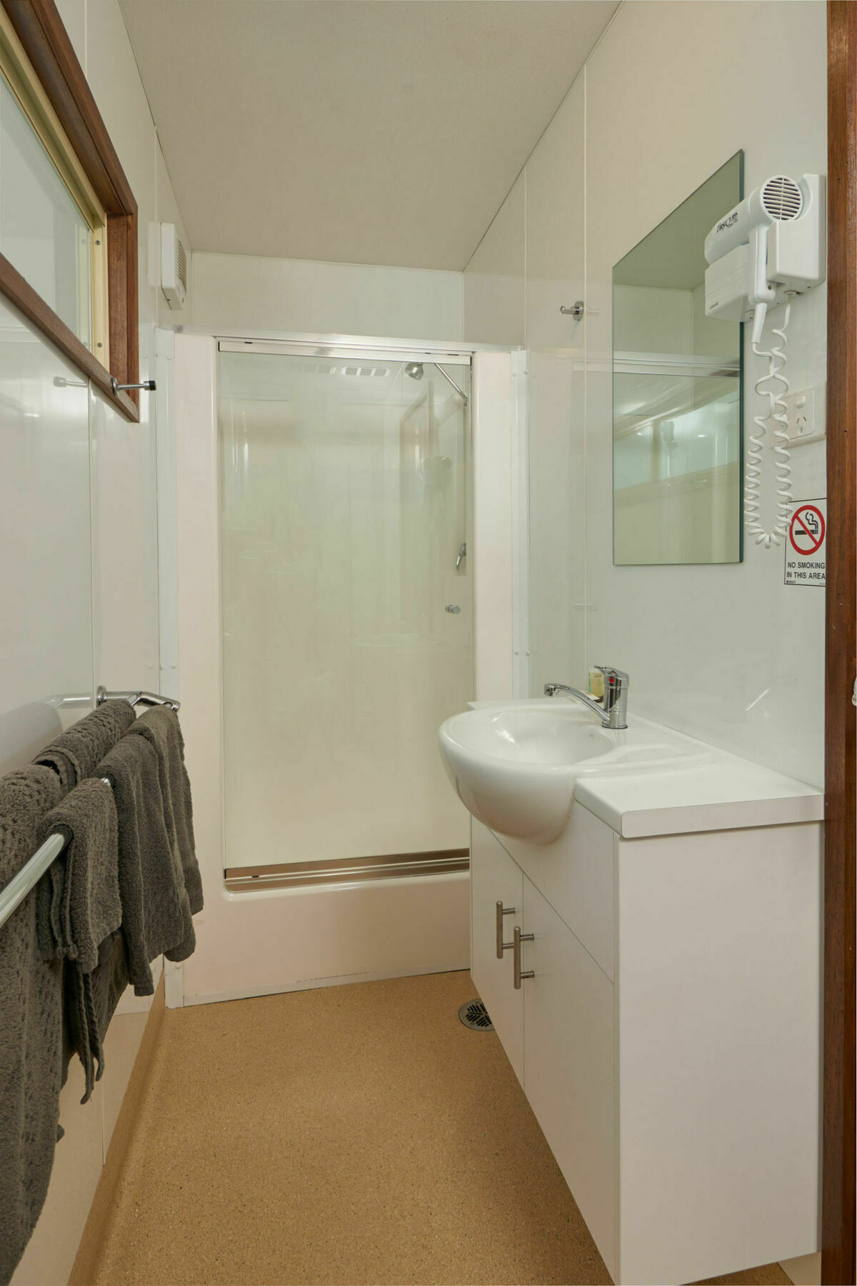 Gundagai Cabins&Tourist Park Bagian luar foto