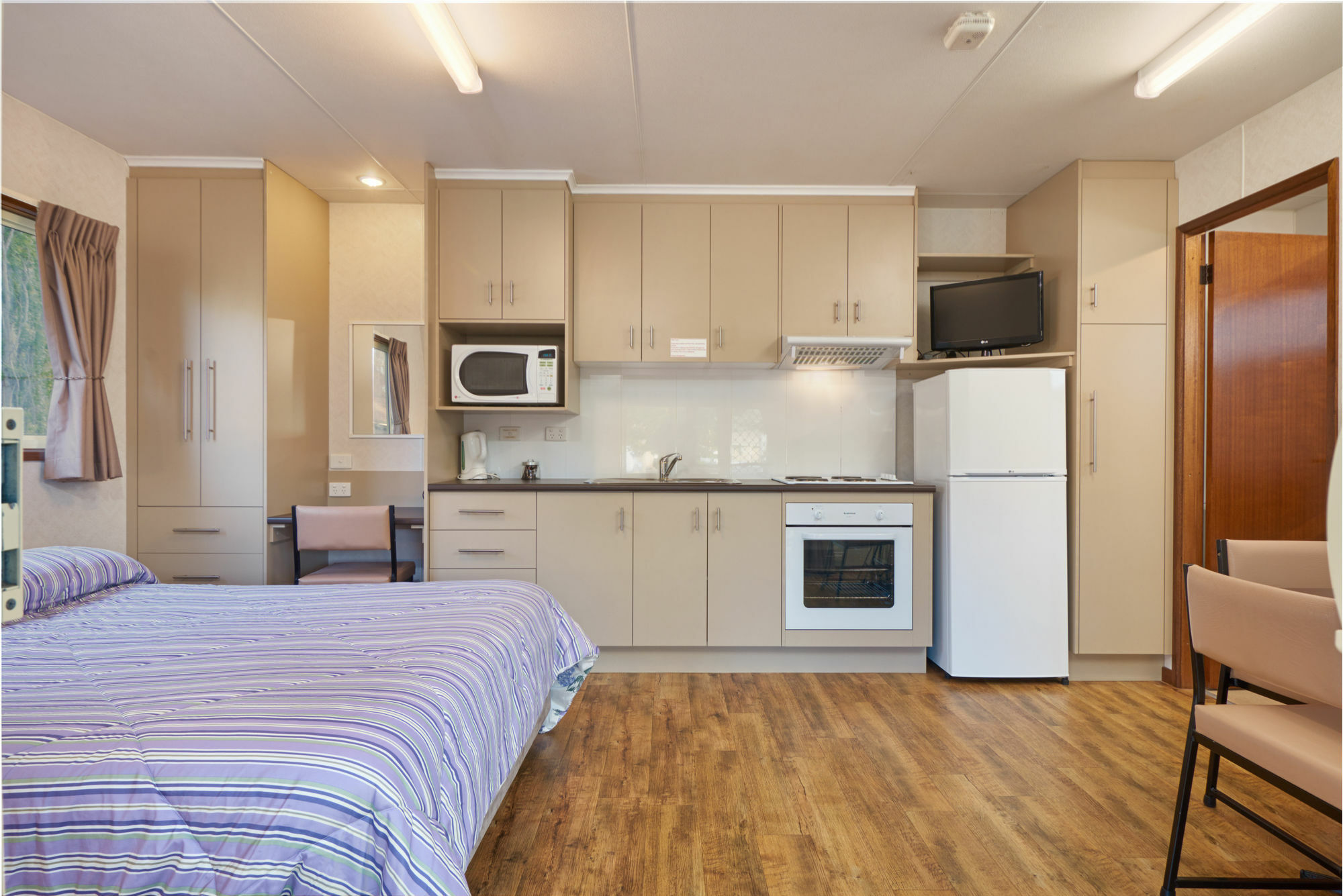 Gundagai Cabins&Tourist Park Bagian luar foto